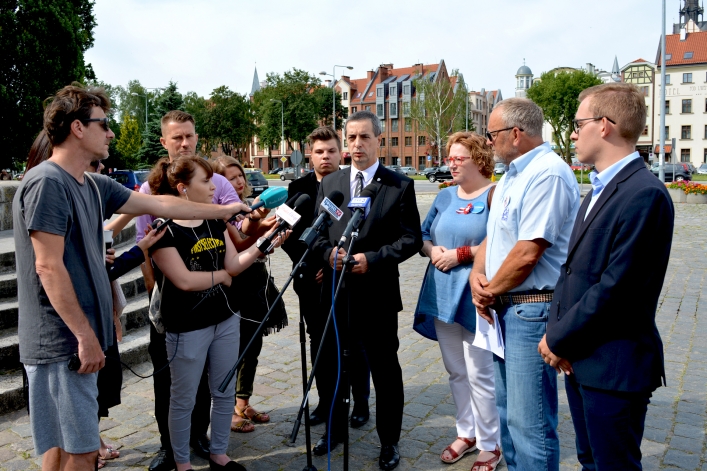 Konferencja PO, KOD-u i Nowoczesnej na pl. Słowiańskim