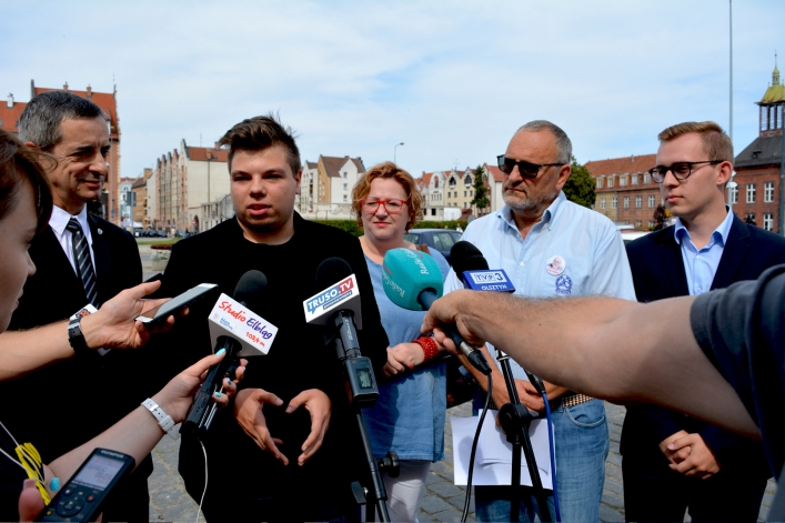 Konferencja PO, KOD-u i Nowoczesnej na pl. Słowiańskim