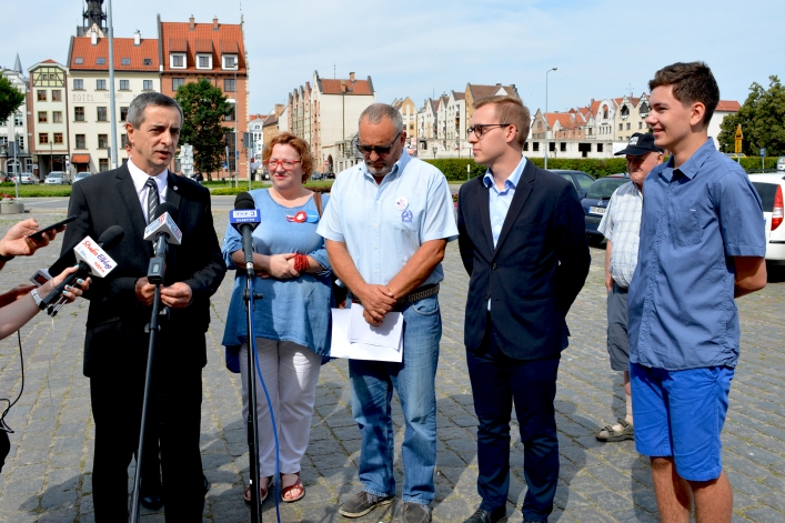 Konferencja PO, KOD-u i Nowoczesnej na pl. Słowiańskim