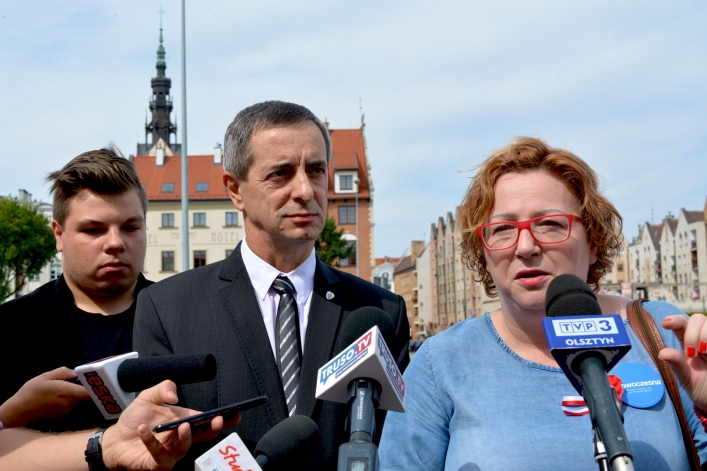 Konferencja PO, KOD-u i Nowoczesnej na pl. Słowiańskim
