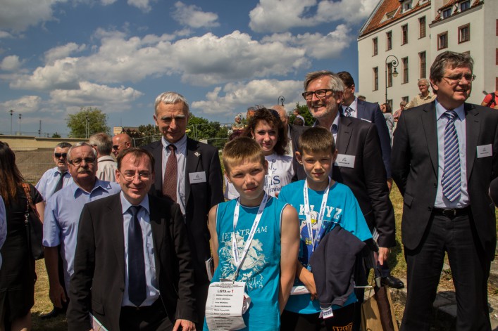 Konferencja prasowa Prawa i Sprawiedliwości na Przystani Żeglugi Elbląsko-Ostródzkiej
