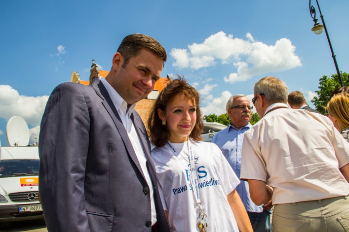 Konferencja prasowa Prawa i Sprawiedliwości na Przystani Żeglugi Elbląsko-Ostródzkiej