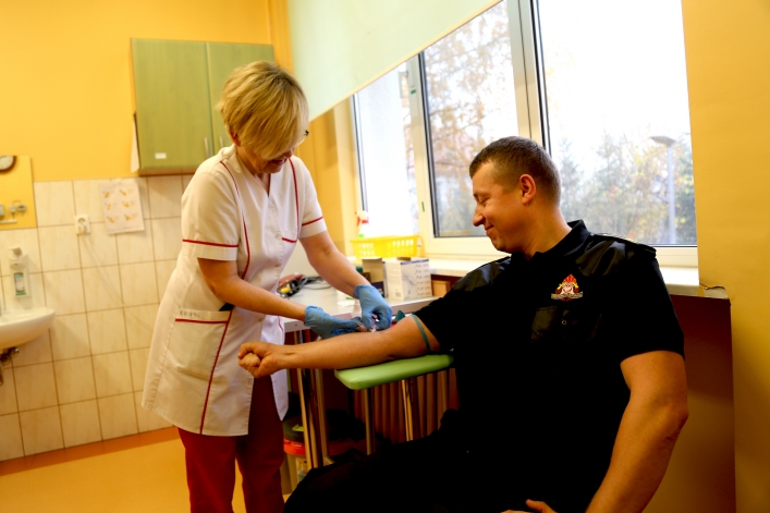 Krew oddali dzisiaj policjanci, strażacy oraz...