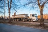 Krok bliżej budowy basenu! Na ul. Moniuszki wjechał ciężki sprzęt