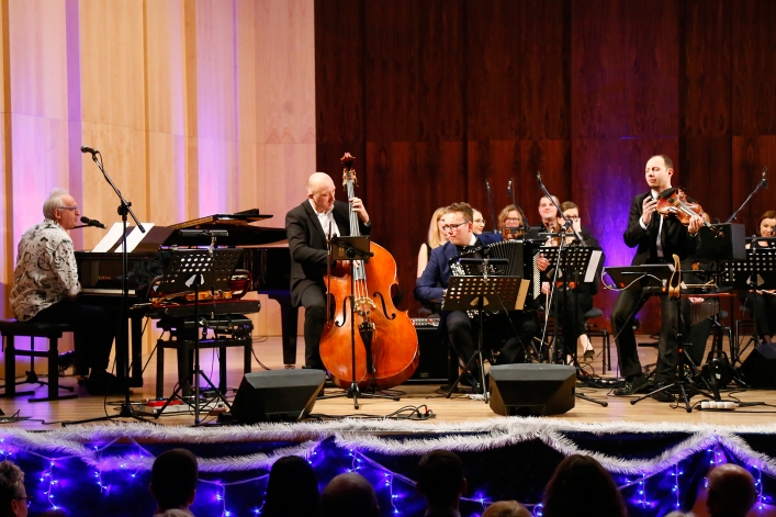 Krzesimir Dębski, Zagan Acoustic i Ariela Ludwiczaka zagrali z Elbląską Orkiestrą Kameralną