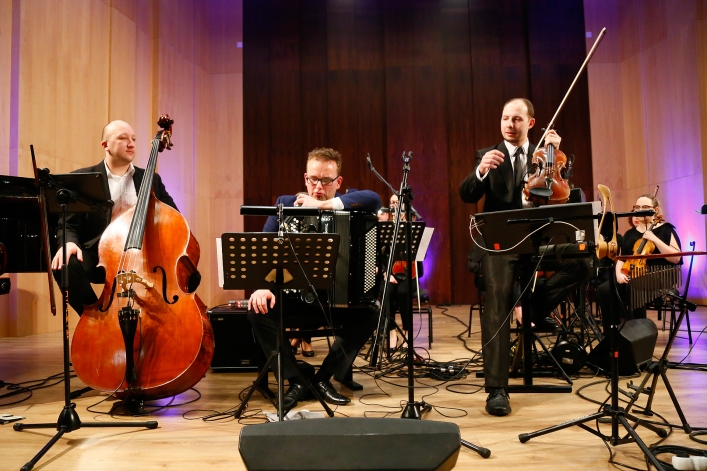 Krzesimir Dębski, Zagan Acoustic i Ariela Ludwiczaka zagrali z Elbląską Orkiestrą Kameralną