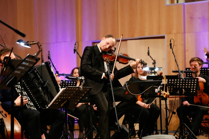 Krzesimir Dębski, Zagan Acoustic i Ariela Ludwiczaka zagrali z Elbląską Orkiestrą Kameralną