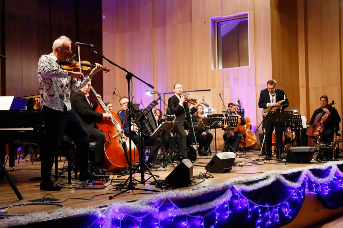 Krzesimir Dębski, Zagan Acoustic i Ariela Ludwiczaka zagrali z Elbląską Orkiestrą Kameralną