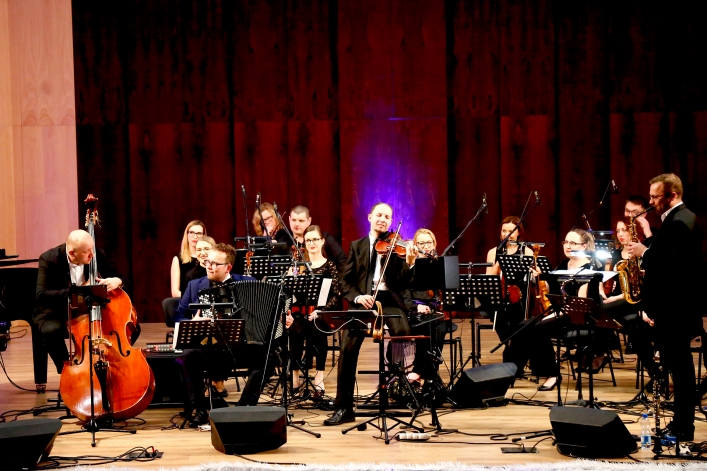 Krzesimir Dębski, Zagan Acoustic i Ariela Ludwiczaka zagrali z Elbląską Orkiestrą Kameralną