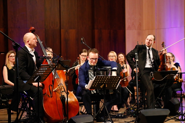 Krzesimir Dębski, Zagan Acoustic i Ariela Ludwiczaka zagrali z Elbląską Orkiestrą Kameralną