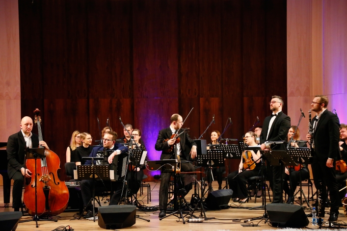 Krzesimir Dębski, Zagan Acoustic i Ariela Ludwiczaka zagrali z Elbląską Orkiestrą Kameralną