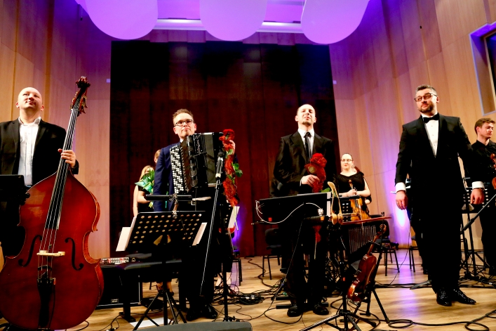 Krzesimir Dębski, Zagan Acoustic i Ariela Ludwiczaka zagrali z Elbląską Orkiestrą Kameralną