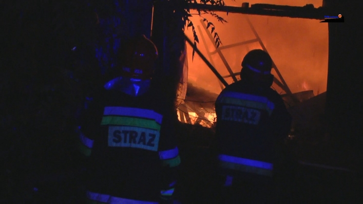 Krzewno: Nocny pożar w fabryce szczotek (foto i video)