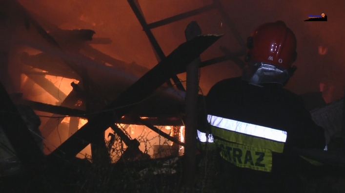 Krzewno: Nocny pożar w fabryce szczotek (foto i video)