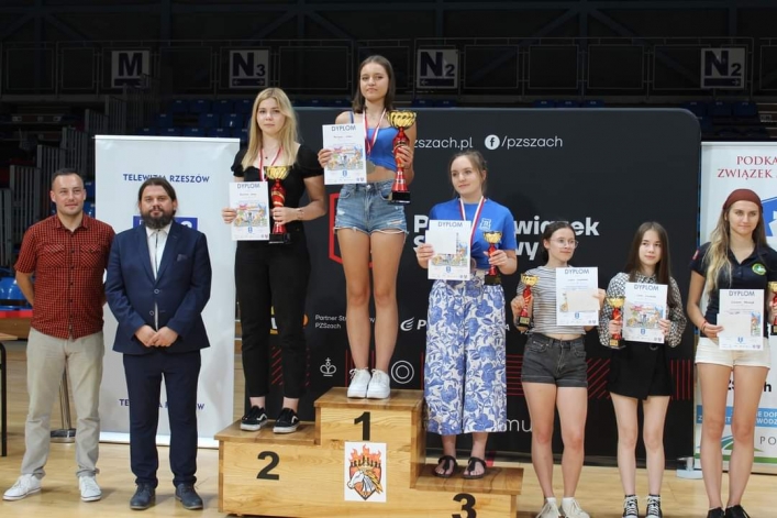 Lidia Czarnecka na podium mistrzostw Polski juniorów