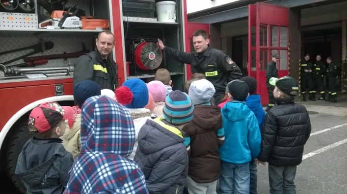 Maluchy z „czternastki” z wizytą u strażaków
