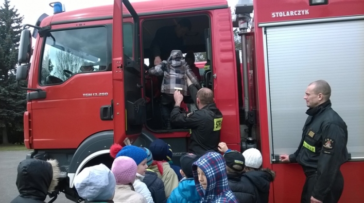 Maluchy z „czternastki” z wizytą u strażaków
