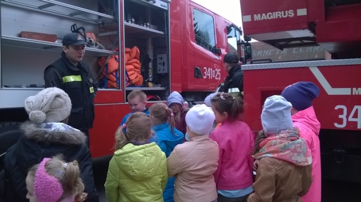 Maluchy z „czternastki” z wizytą u strażaków