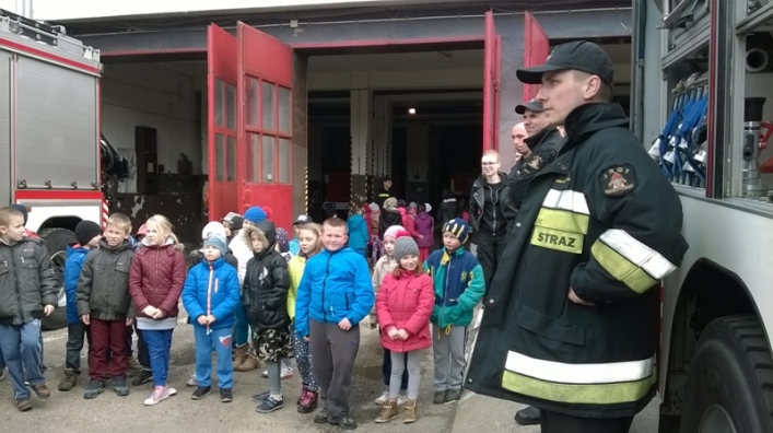 Maluchy z „czternastki” z wizytą u strażaków
