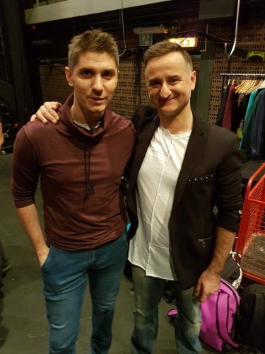Marcin Niepla w studiu telewizyjnym