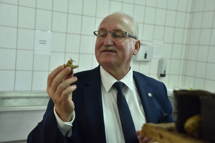 Marszałek województwa na farmie ślimaków: „Ślimacze tempo rozwoju jest im obce”