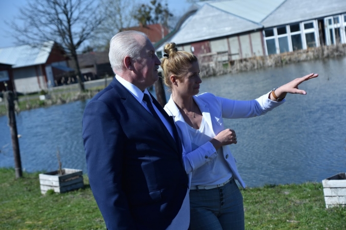 Marszałek województwa na farmie ślimaków: „Ślimacze tempo rozwoju jest im obce”
