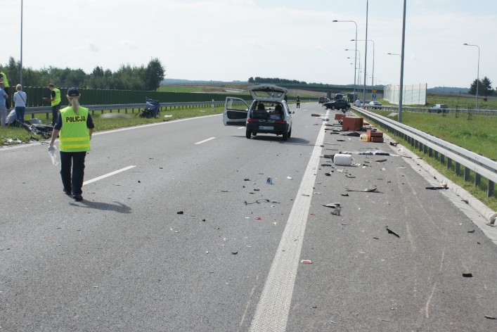 Marzewo: Śmiertelny wypadek na siódemce. Dwie osoby nie żyją