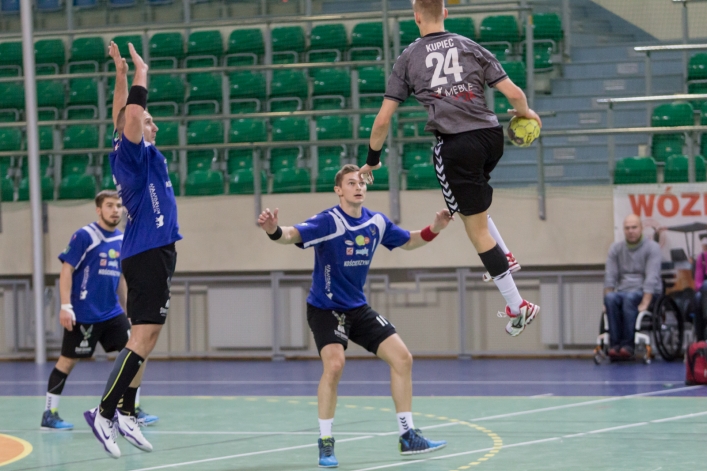 Meblarze wygrywają z Kościerzyną, silna obrona gospodarzy