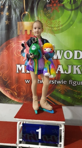Medale elbląskich łyżwiarzy UKS „Szóstka” na zawodach w Łodzi 