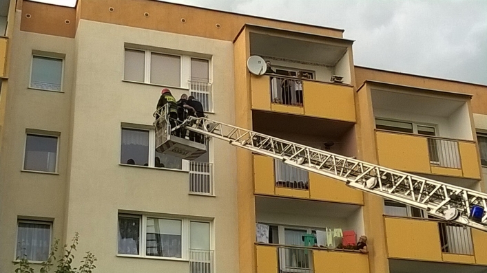 Mężczyzna groził sąsiadom śmiercią. Dramatyczna akcja policji