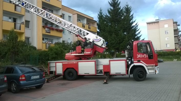 Mężczyzna groził sąsiadom śmiercią. Dramatyczna akcja policji