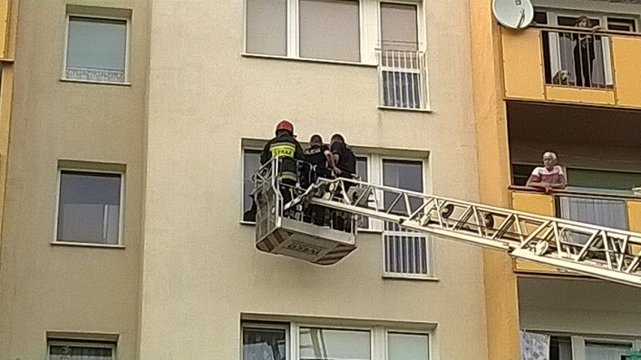 Mężczyzna groził sąsiadom śmiercią. Dramatyczna akcja policji