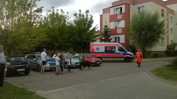 Mężczyzna groził sąsiadom śmiercią. Dramatyczna akcja policji