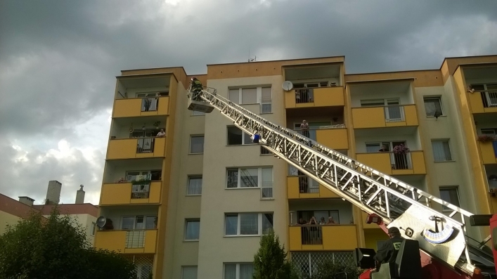 Mężczyzna groził sąsiadom śmiercią. Dramatyczna akcja policji