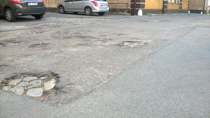 Miasteczko księżycowe? Tam jest dziura na dziurze
