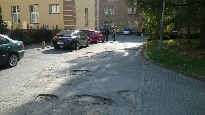 Miasteczko księżycowe? Tam jest dziura na dziurze