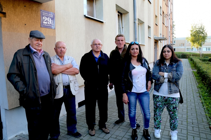 Mieszkańcy bloku przy Mickiewicza już 8 lat bezskutecznie walczą o swobodny dojazd do posesji (+ zdjecia)