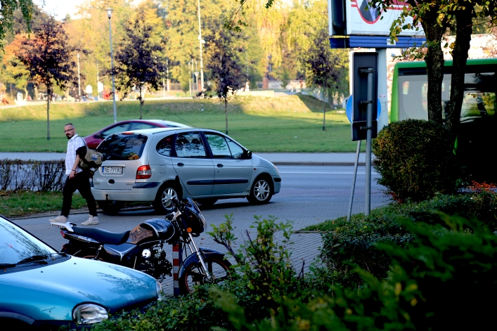 Mieszkańcy bloku przy Mickiewicza już 8 lat bezskutecznie walczą o swobodny dojazd do posesji (+ zdjecia)