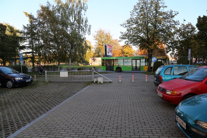 Mieszkańcy bloku przy Mickiewicza już 8 lat bezskutecznie walczą o swobodny dojazd do posesji (+ zdjecia)