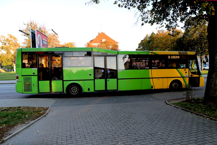 Mieszkańcy bloku przy Mickiewicza już 8 lat bezskutecznie walczą o swobodny dojazd do posesji (+ zdjecia)