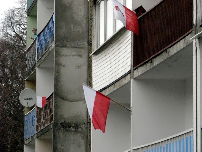 Mieszkańcy ozdabiają Elbląg barwami narodowymi. Galeria zdjęć