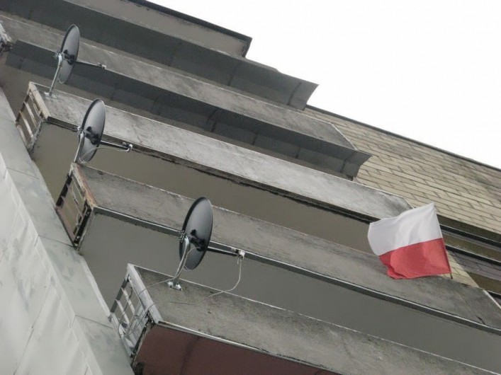 Mieszkańcy ozdabiają Elbląg barwami narodowymi. Galeria zdjęć