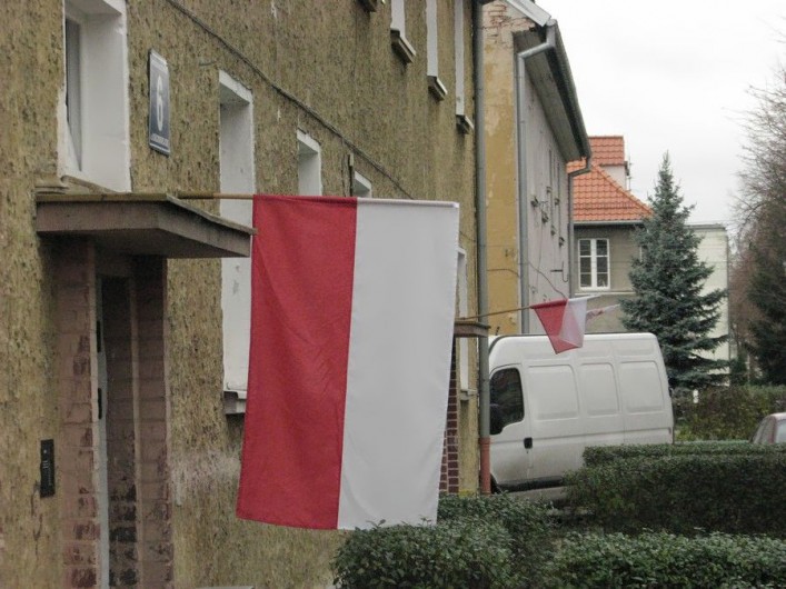 Mieszkańcy ozdabiają Elbląg barwami narodowymi. Galeria zdjęć