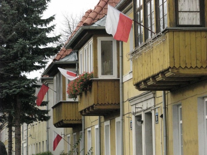 Mieszkańcy ozdabiają Elbląg barwami narodowymi. Galeria zdjęć