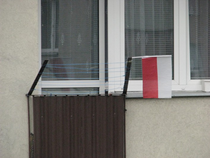Mieszkańcy ozdabiają Elbląg barwami narodowymi. Galeria zdjęć
