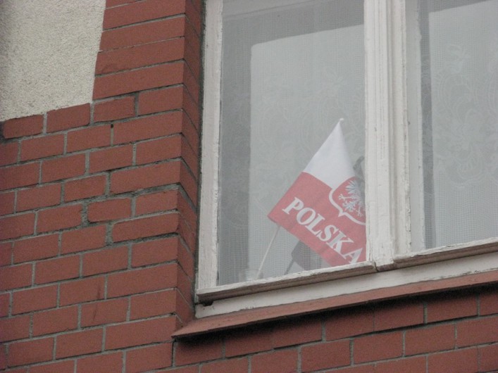 Mieszkańcy ozdabiają Elbląg barwami narodowymi. Galeria zdjęć