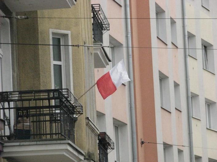 Mieszkańcy ozdabiają Elbląg barwami narodowymi. Galeria zdjęć