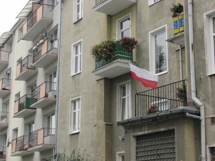 Mieszkańcy ozdabiają Elbląg barwami narodowymi. Galeria zdjęć
