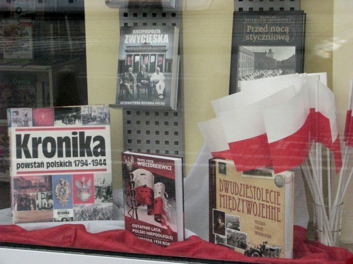 Mieszkańcy ozdabiają Elbląg barwami narodowymi. Galeria zdjęć