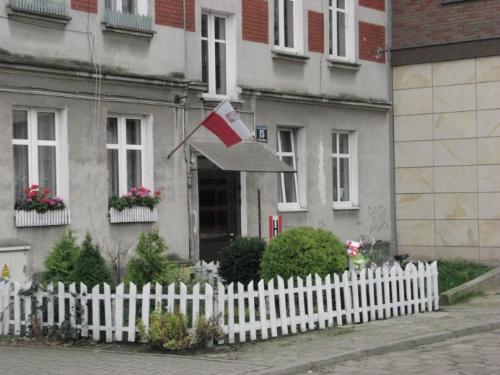 Mieszkańcy ozdabiają Elbląg barwami narodowymi. Galeria zdjęć